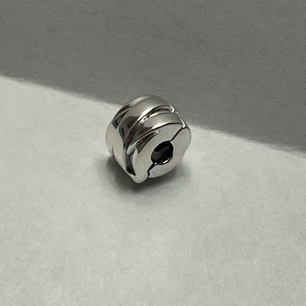 2 Authentic Pandora Polished Ribbons Clip Charm - never worn
